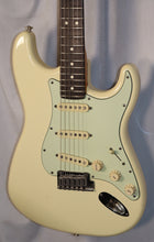 Load image into Gallery viewer, Fender American Standard Stratocaster Arctic White 1988
