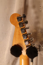 Load image into Gallery viewer, Fender American Standard Stratocaster Arctic White 1988

