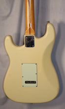 Load image into Gallery viewer, Fender American Standard Stratocaster Arctic White 1988
