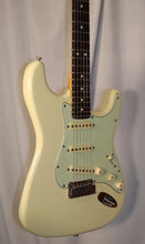 Load image into Gallery viewer, Fender American Standard Stratocaster Arctic White 1988
