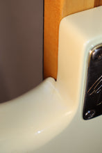 Load image into Gallery viewer, Fender American Standard Stratocaster Arctic White 1988
