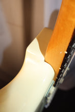 Load image into Gallery viewer, Fender American Standard Stratocaster Arctic White 1988
