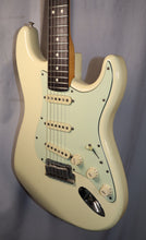 Load image into Gallery viewer, Fender American Standard Stratocaster Arctic White 1988
