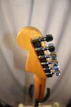Load image into Gallery viewer, Fender American Standard Stratocaster Arctic White 1988
