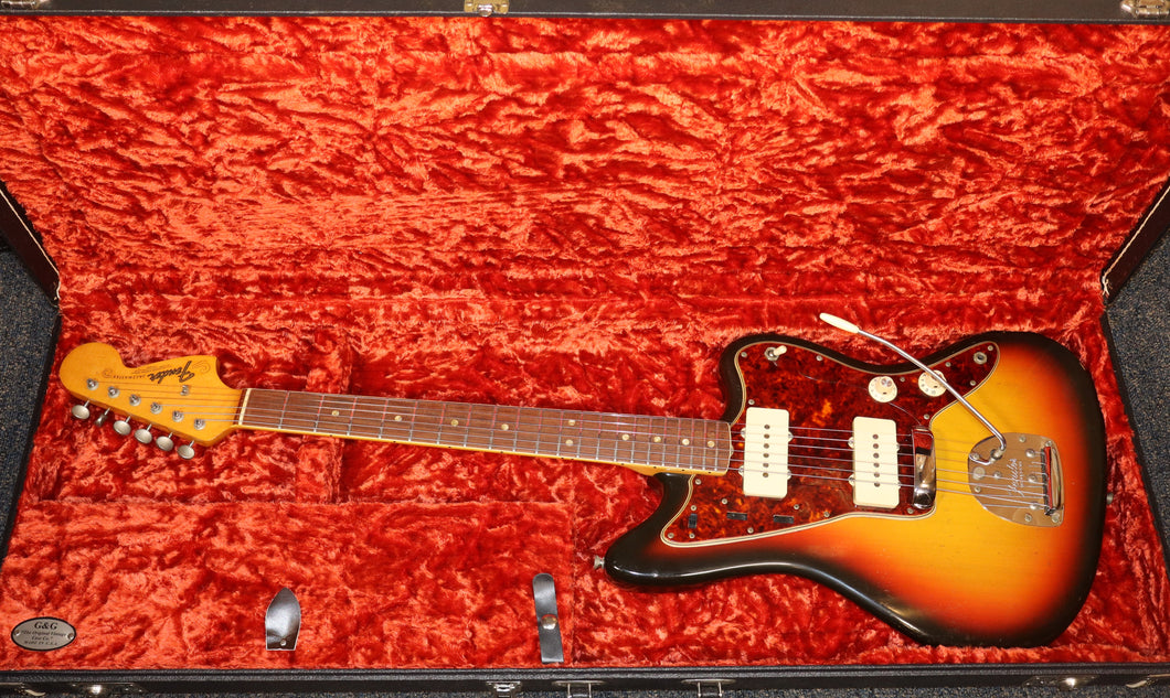 Fender Jazzmaster Sunburst vintage 1966 with reissue Fender case Setup for optimal playability
