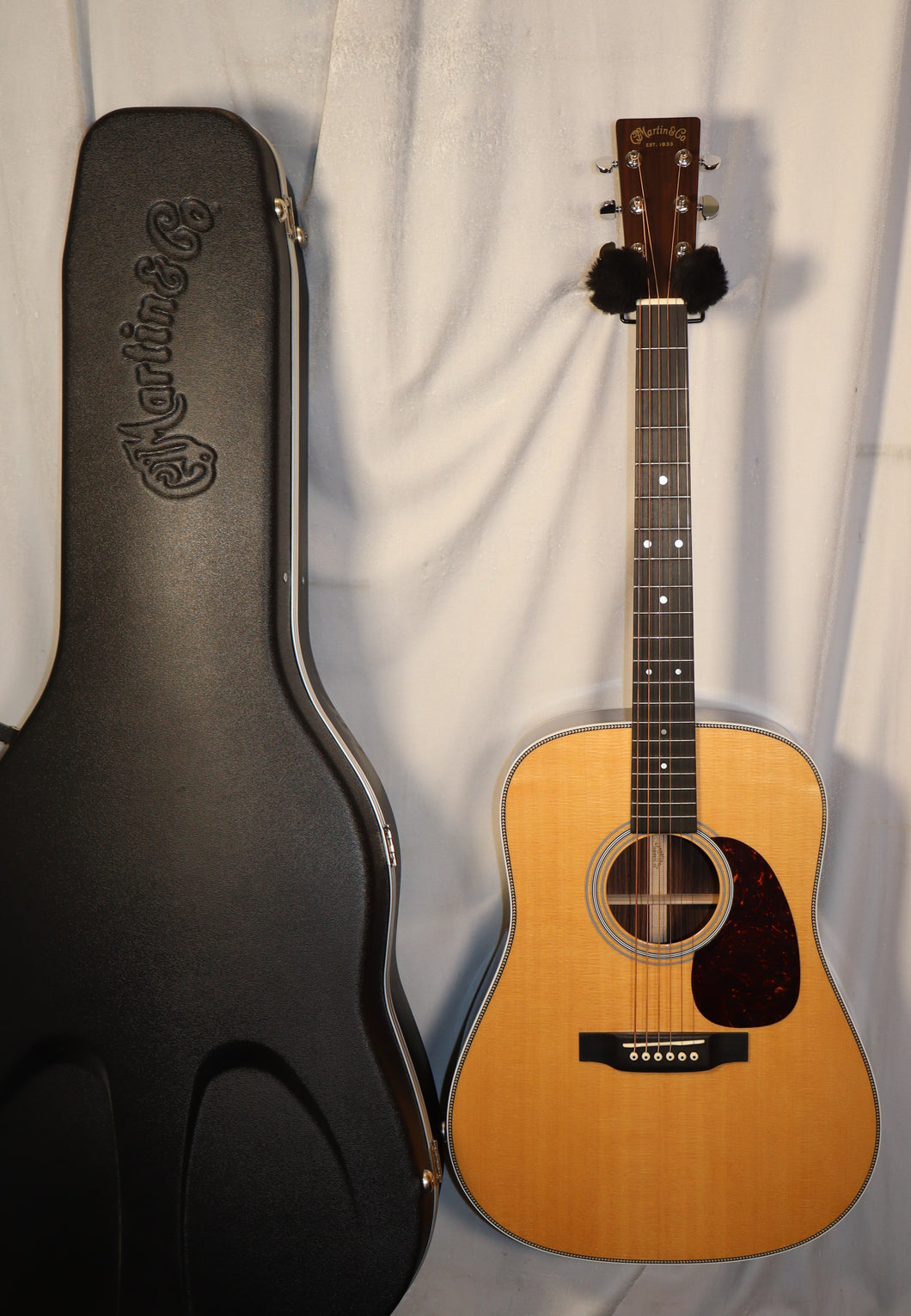 Martin HD-28 Dreadnought Acoustic Guitar Sitka Spruce Top Indian Rosewood Back & Sides with case used 2016 HD28