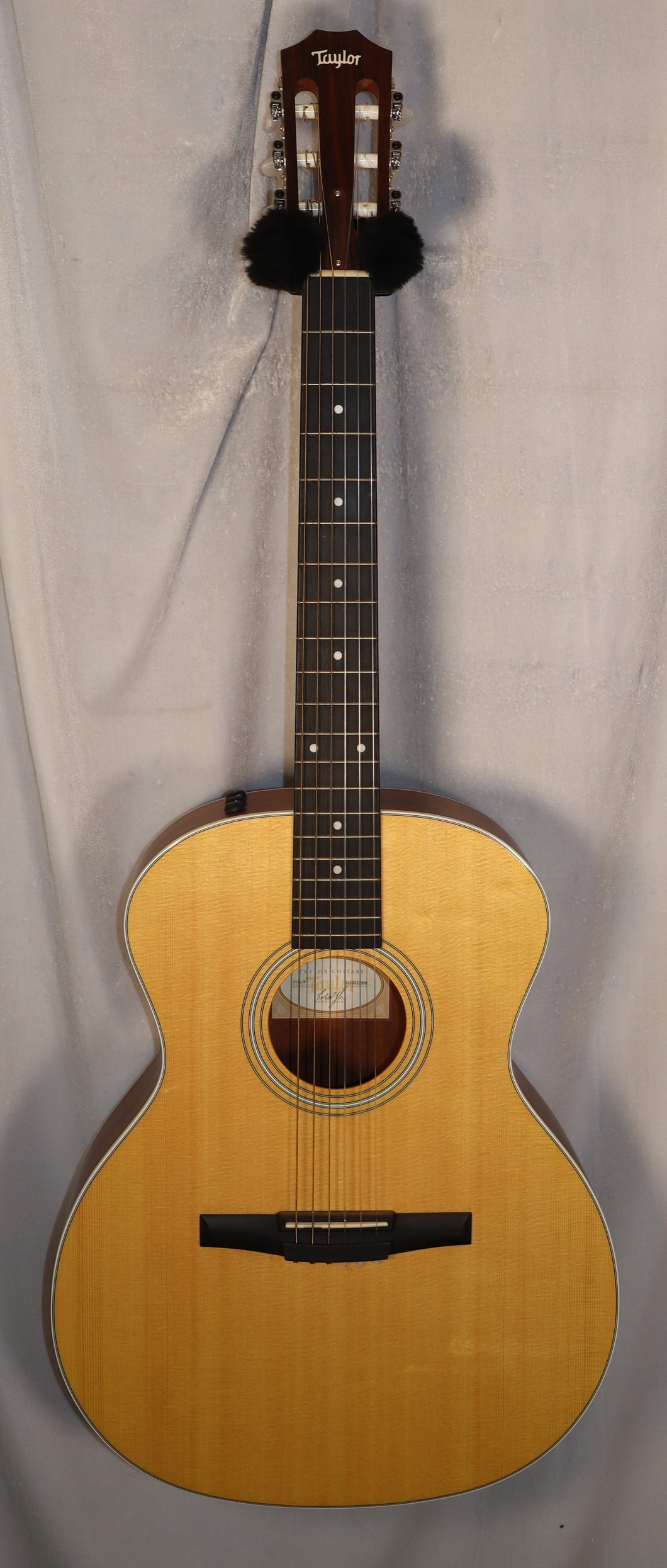 Taylor 214eN Nylon String Acoustic Electric Classical Guitar with gig bag used 2014
