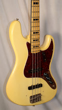 Load image into Gallery viewer, Fender Jazz Bass Olympic White Maple Fingerboard with original case 1971 vintage ALL ORIGINAL
