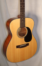 Load image into Gallery viewer, Blueridge Contemporary Series 000 Acoustic Guitar with gig bag used
