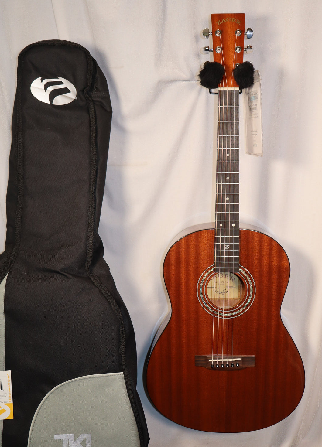Zager Easy Play Parlor/N Parlor Acoustic Guitar with gig bag used