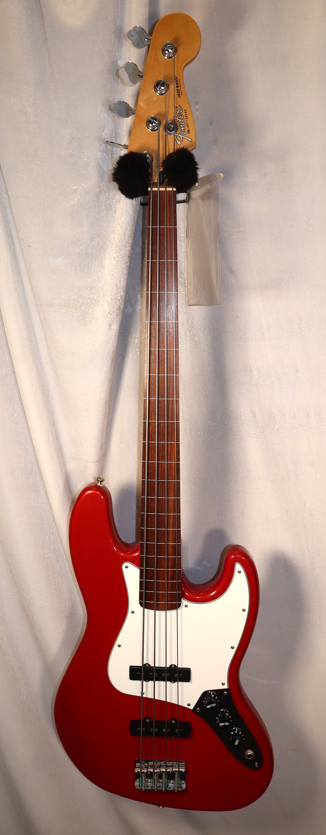 Fender Fretless Jazz Bass Red 4-string electric bass with gig bag used Made in Mexico