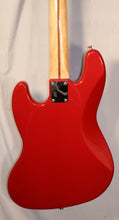 Load image into Gallery viewer, Fender Fretless Jazz Bass Red 4-string electric bass with gig bag used Made in Mexico
