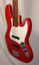 Load image into Gallery viewer, Fender Fretless Jazz Bass Red 4-string electric bass with gig bag used Made in Mexico
