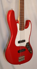 Load image into Gallery viewer, Fender Fretless Jazz Bass Red 4-string electric bass with gig bag used Made in Mexico
