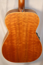 Load image into Gallery viewer, Maton EBG808TE EBG-808 Tommy Emmanuel Acoustic Electric Guitar with hard case new (s/n 33287-2EK)
