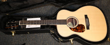 Load image into Gallery viewer, Larrivee OM-40R Left-Handed Spruce Top Rosewood Back &amp; Sides Acoustic Guitar with case NEW Lefty
