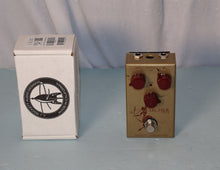 Load image into Gallery viewer, J. Rockett Audio Designs Archer IKon Overdrive guitar effect used
