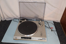 Load image into Gallery viewer, Technics SL-QX200 Quartz Direct Drive Turntable System record player used
