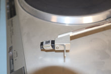 Load image into Gallery viewer, Technics SL-QX200 Quartz Direct Drive Turntable System record player used
