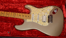 Load image into Gallery viewer, Fender USA 50th Anniversary Lone Star Stratocaster Shoreline Gold with case 1996
