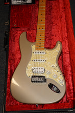 Load image into Gallery viewer, Fender USA 50th Anniversary Lone Star Stratocaster Shoreline Gold with case 1996
