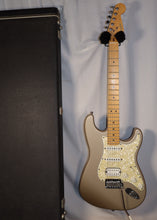 Load image into Gallery viewer, Fender USA 50th Anniversary Lone Star Stratocaster Shoreline Gold with case 1996
