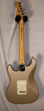 Load image into Gallery viewer, Fender USA 50th Anniversary Lone Star Stratocaster Shoreline Gold with case 1996
