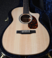 Load image into Gallery viewer, Larrivee OMV-05 Select Mahogany Series Gloss Finish Venetian Cutaway Acoustic Guitar with case NEW
