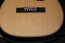 Load image into Gallery viewer, Larrivee OO‐40R Legacy Series Indian Rosewood Back &amp; Sides Acoustic Guitar with case B-stock
