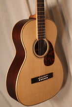 Load image into Gallery viewer, Larrivee OO‐40R Legacy Series Indian Rosewood Back &amp; Sides Acoustic Guitar with case B-stock
