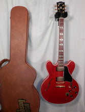 Load image into Gallery viewer, 1999 Gibson Custom ES-345 Varitone Cherry Red Semi-Hollow Electric Guitar with original case
