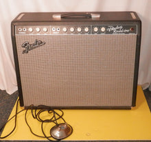 Load image into Gallery viewer, Fender &quot;Custom&quot; Vibrolux Reverb 40-Watt 2x10&quot; Guitar Tube Combo Amp with footswitch used &quot;Quiet Mod&quot;
