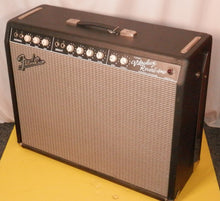 Load image into Gallery viewer, Fender &quot;Custom&quot; Vibrolux Reverb 40-Watt 2x10&quot; Guitar Tube Combo Amp with footswitch used &quot;Quiet Mod&quot;
