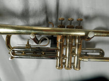 Load image into Gallery viewer, Getzen 300 Series Bb Trumpet with case used Recently serviced
