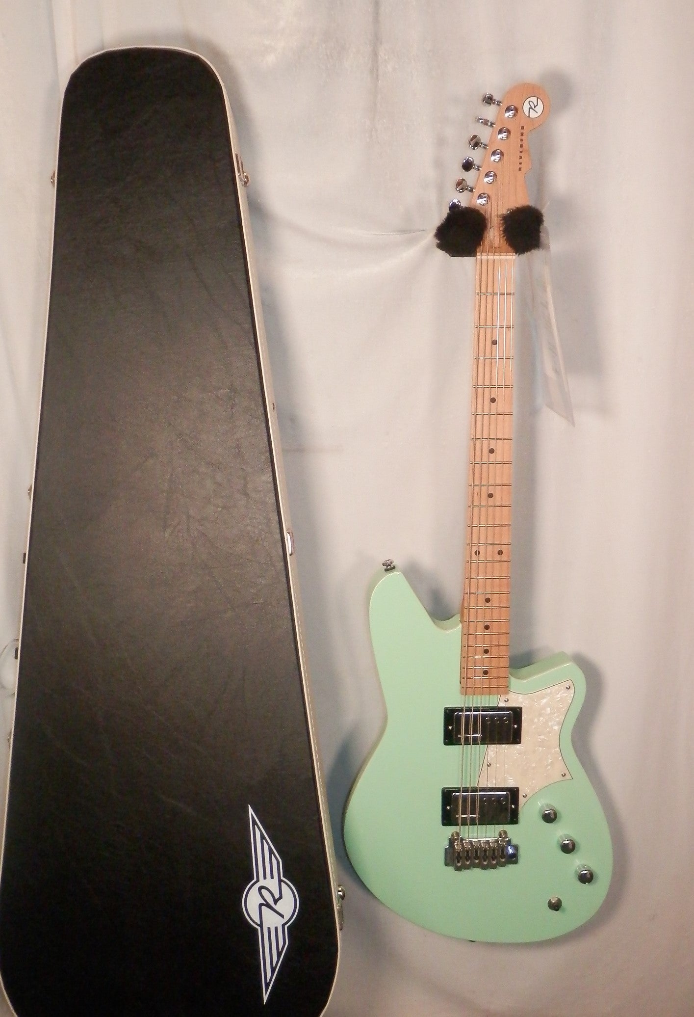 Guitars and Basses – Tagged Guitars and Basses – Tagged