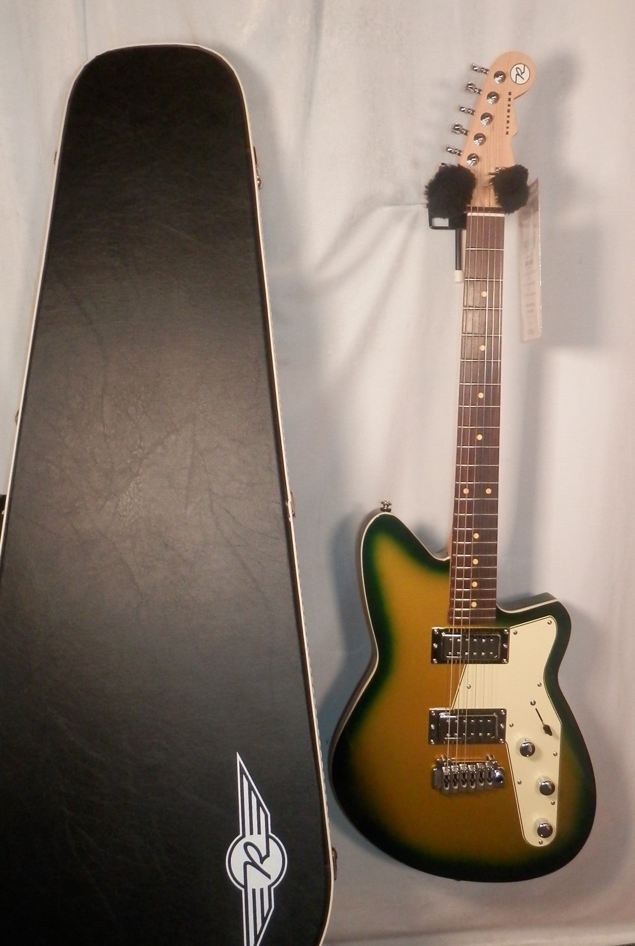 Guitars and Basses – Tagged Guitars and Basses – Tagged