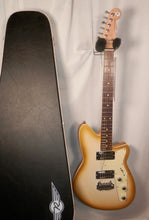 Load image into Gallery viewer, Reverend Jetstream RB Venetian Pearl Finish Rosewood Wilkinson with hard case
