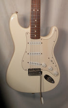 Load image into Gallery viewer, Fender Made in Mexico Stratocaster Cream electric guitar used 2005
