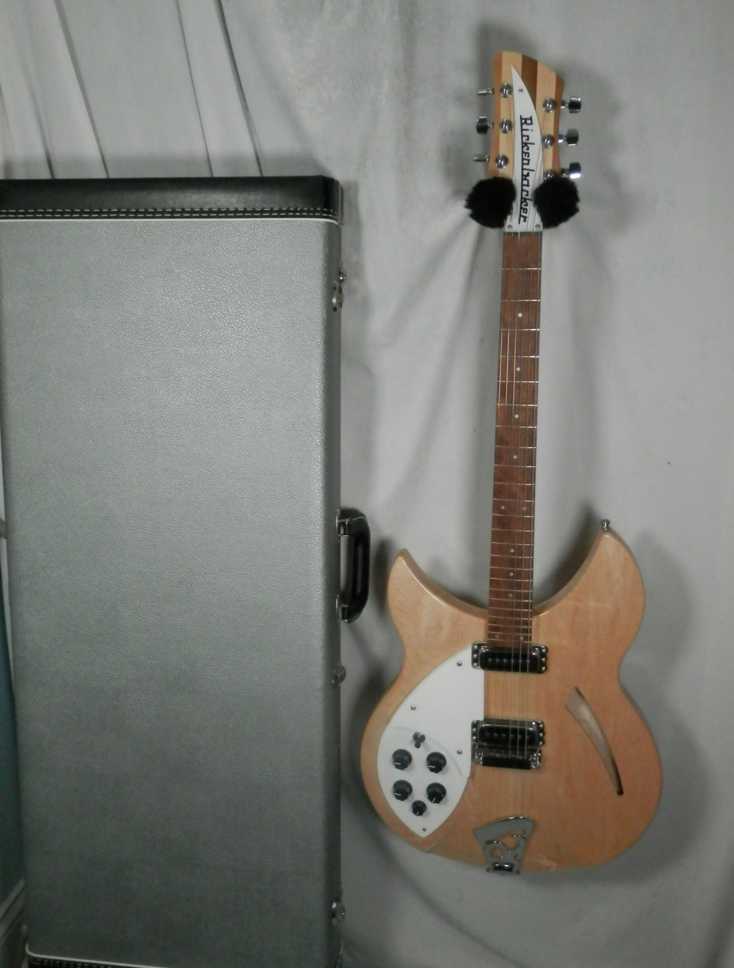 Rickenbacker 330 Lefty Mapleglo Semi-hollow electric guitar with case used Left-Handed Ric 6-string