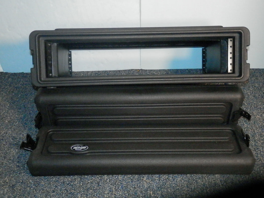 SKB 2 space rack case used