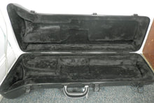Load image into Gallery viewer, SKB 1SKB-462 Universal Pro Tenor Trombone Case used

