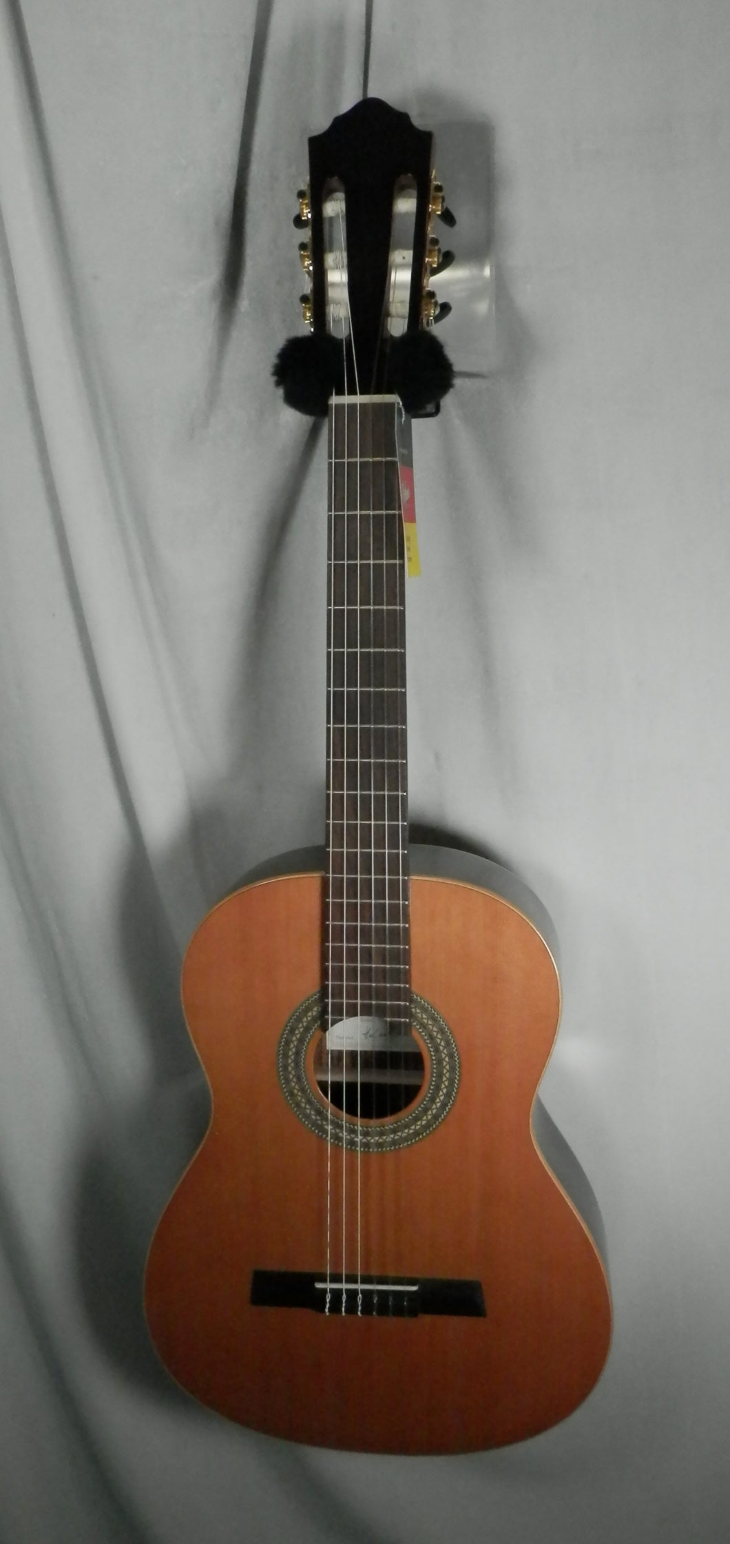 Hofner HZ27 Classical Nylon String Acoustic Guitar Made in Germany Cedar Top Rosewood Back & Sides NEW