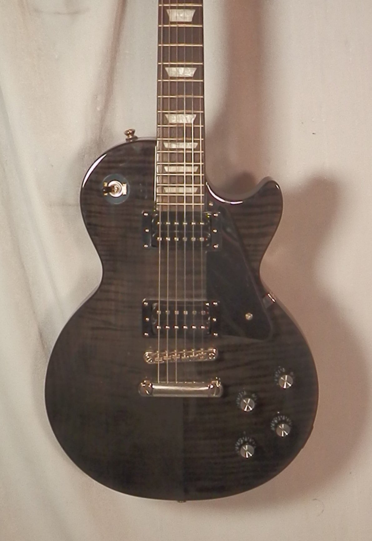 Epiphone Les Paul Classic-T with Min-Etune Robo Tuners and case Midnight  Ebony used