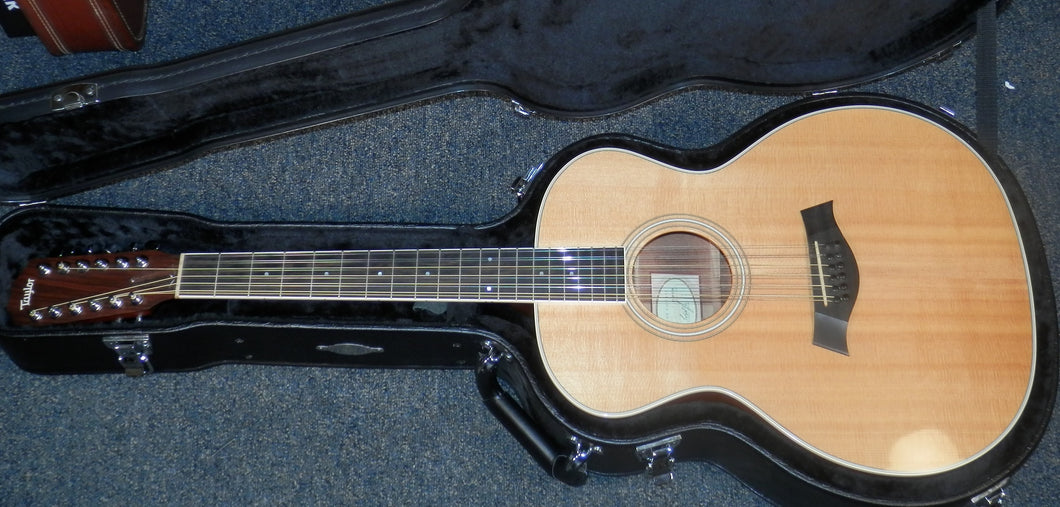 Taylor GA3-12 Grand Auditorium 12-String Acoustic Guitar with case Sitka Spruce Top Sapele Back + Sides 2012