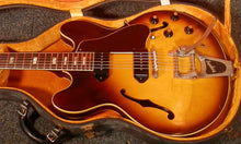 Load image into Gallery viewer, Gibson ES330TD Sunburst Thinline Hollow Body Electric Guitar with Bigsby and case vintage 1973 Factory 2nd
