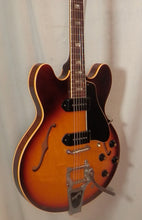 Load image into Gallery viewer, Gibson ES330TD Sunburst Thinline Hollow Body Electric Guitar with Bigsby and case vintage 1973 Factory 2nd
