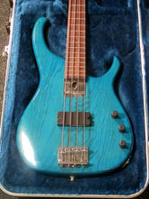 Load image into Gallery viewer, Modulus Quantum 4 Graphite Neck Aqua Burst 4-string electric bass with case 2008
