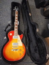 Load image into Gallery viewer, Gibson Les Paul Standard 1999 - Faded Cherry Sunburst - w/Hardshell Case
