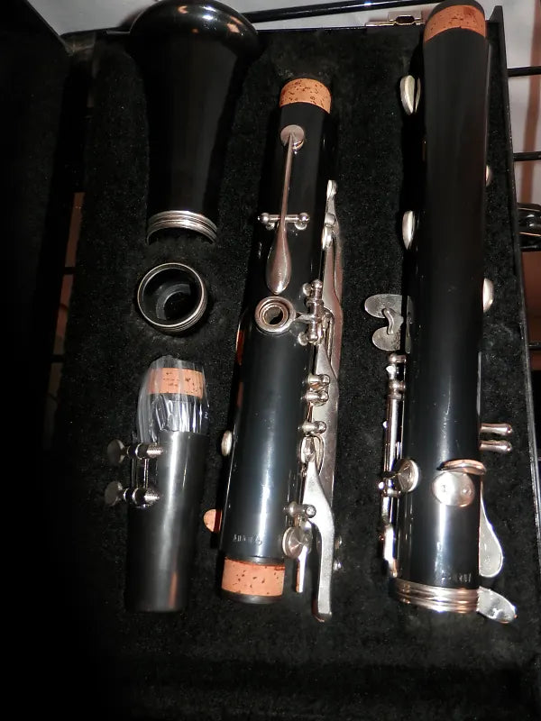 Vito Reso-Tone 3 Bb Student Clarinet with case and mouthpiece used Recently  Serviced