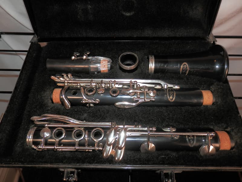 Vito Reso-Tone 3 Bb Student Clarinet with case and mouthpiece used Recently  Serviced